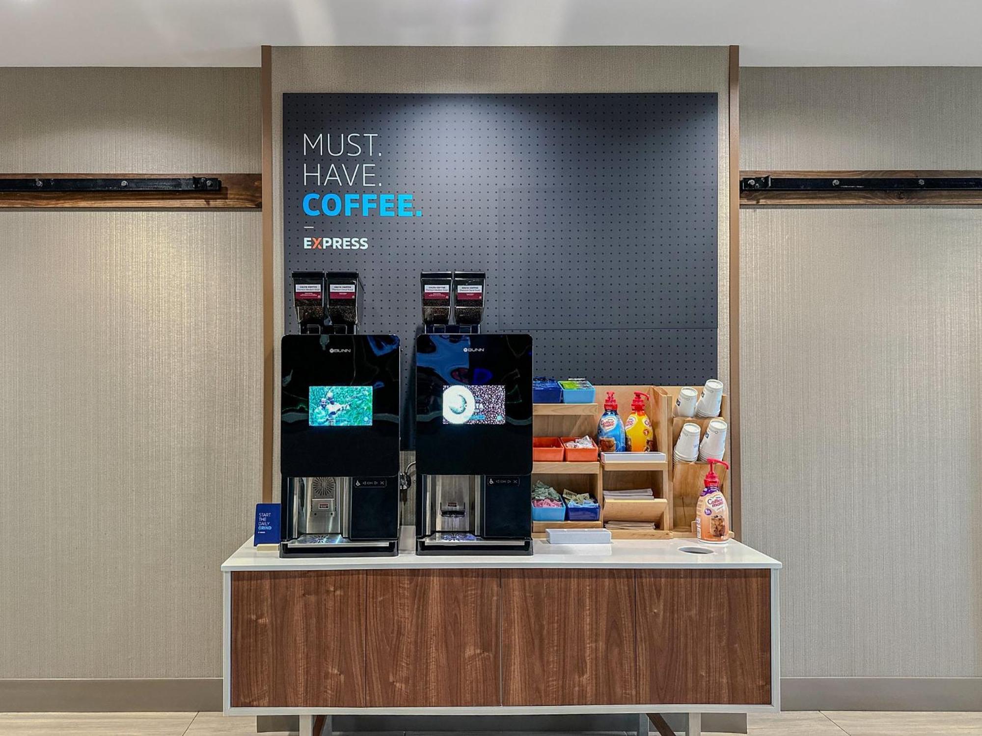 Holiday Inn Express Hotel & Suites East End By Ihg Ривергед Екстер'єр фото